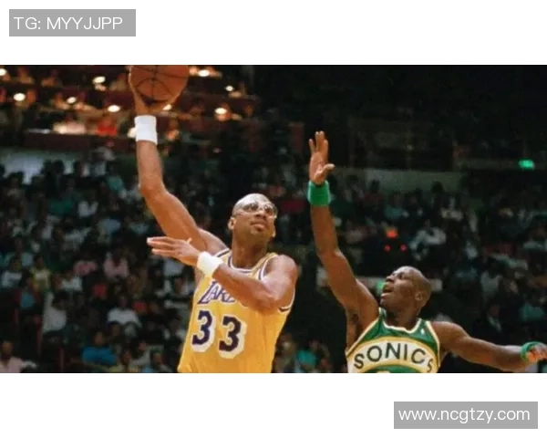 卡里姆·阿布杜尔-贾巴尔：从篮球传奇到文化象征的辉煌历程