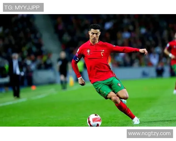 梅西与C罗争锋再续传奇两大足球巨星的巅峰对决与未来展望